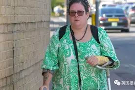 奇葩！女子恋爱2年才发现未婚夫是女人：亲热时ta一直要求关灯！图片