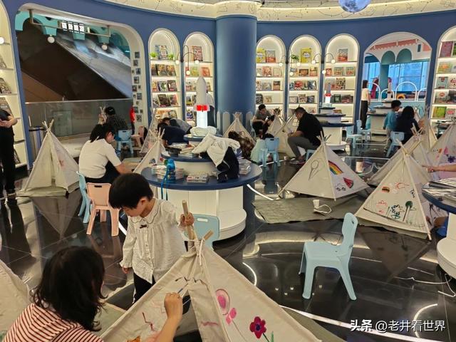 周末逛书店 文‖井明新