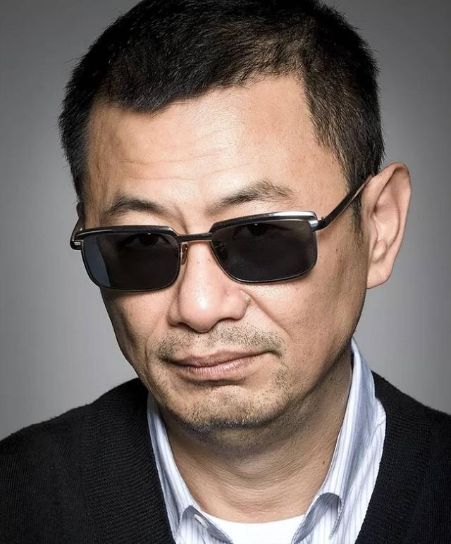 陪玩陪睡根本不够！集体开嫖、目无王法、舔手指，阴暗面藏不住了