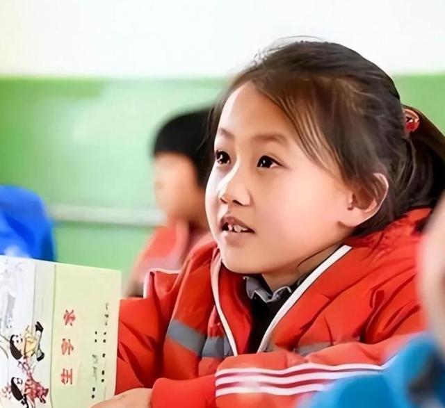 没钱还硬装？宁夏一笑成名拒绝百万签约的小女孩	，现在成了这样