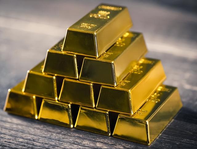 特朗普还没启程访华，中国突然公布黄金库存，美国霸权地位已不保