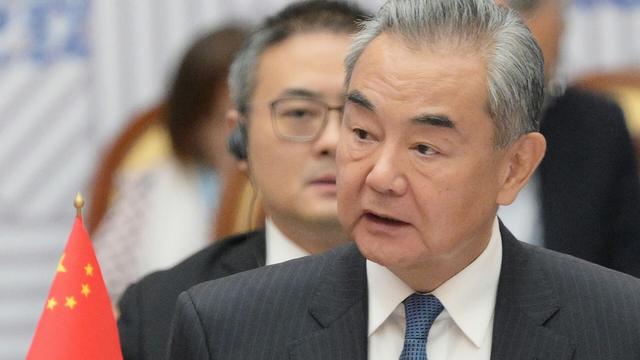 24小时内，委内瑞拉致电北京，中方回了一句话，告诫美国不许胡来