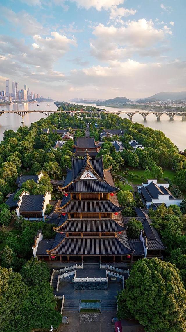 北方双节文旅遇冷，明年中秋国庆放假若9天并积极学习南方定上榜