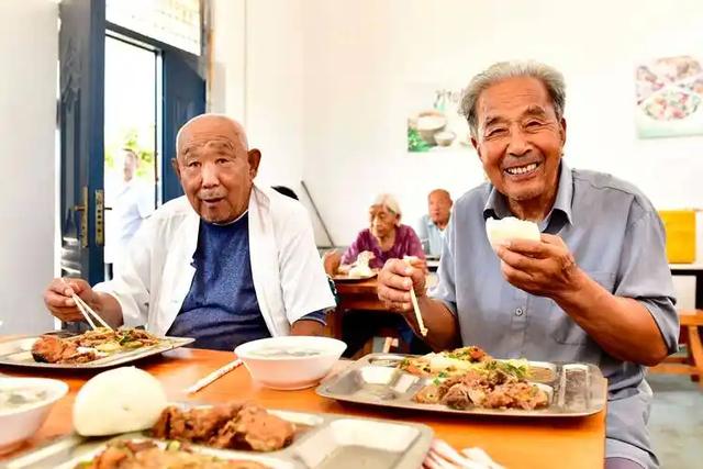 消化内科医生提醒:慢性胃炎若有3种表现,警惕病情加重,早就医