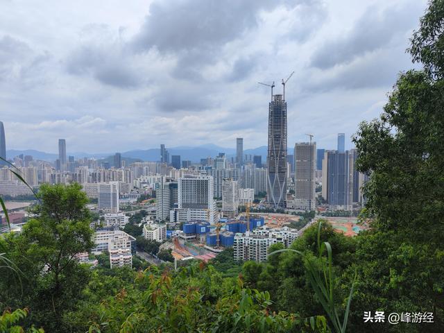 徒步笔架山，笔冠峰俯瞰深圳主城区，几十年的发展让人惊叹