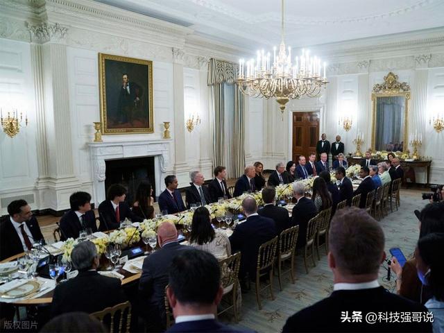 特朗普给科技大佬们打气后挨个要钱
