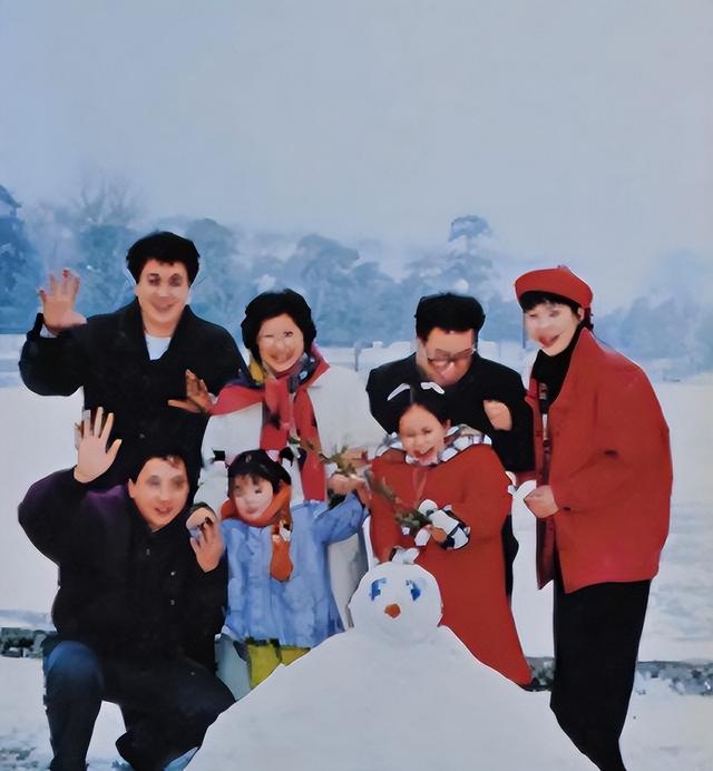 李鹏总理有多帅？1965年和两个儿子的合影，他长相出众	，气质不凡