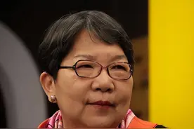 愚公移山在教导我们破坏环境？著名诗人席慕蓉，建议将其移出课本图片