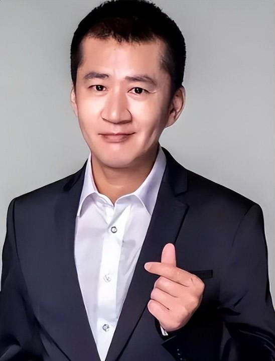 过气明星有多惨：农村走穴，穷到只剩100万，摆摊还债，体面呢？