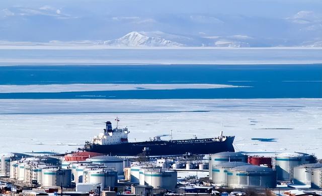 乌克兰承认黑海袭击！西方集体沉默	，俄罗斯震怒：严重威胁世界安全！关键时刻，普京即将登机离国