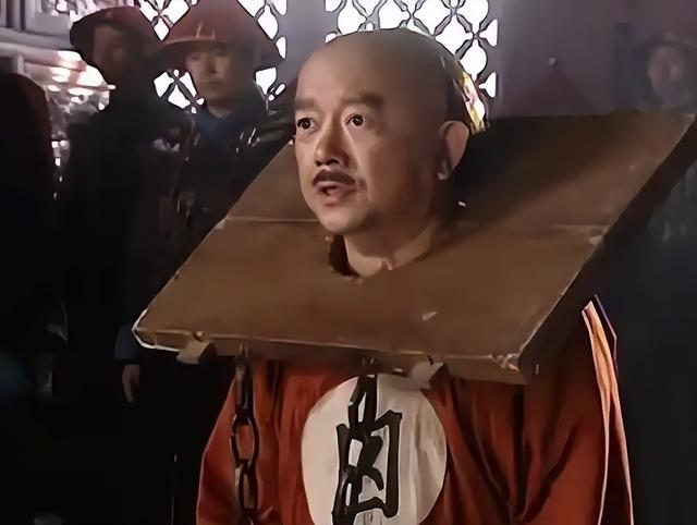 和珅出上联：三斤四两五花肉，纪晓岚对出下联，和珅吓得当场下跪