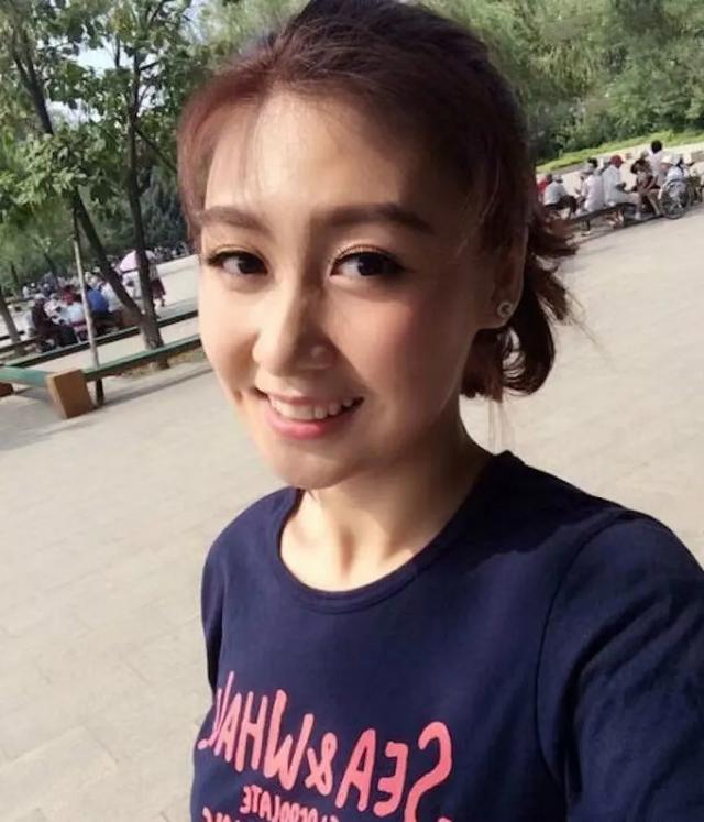 男篮前国手娶女篮一枝花,晒一家三口大合照,夫妻都是联赛冠军
