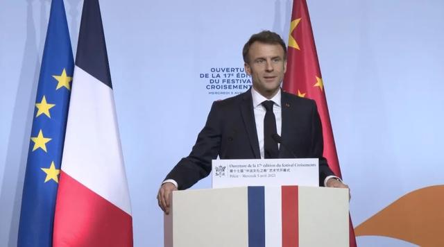 驻日大使馆警告话音未落，日本开出危险“首枪”，王毅给高市定性