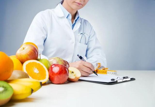 5种维生素，可改善脑细胞代谢，保护大脑功能，科学防治脑萎缩