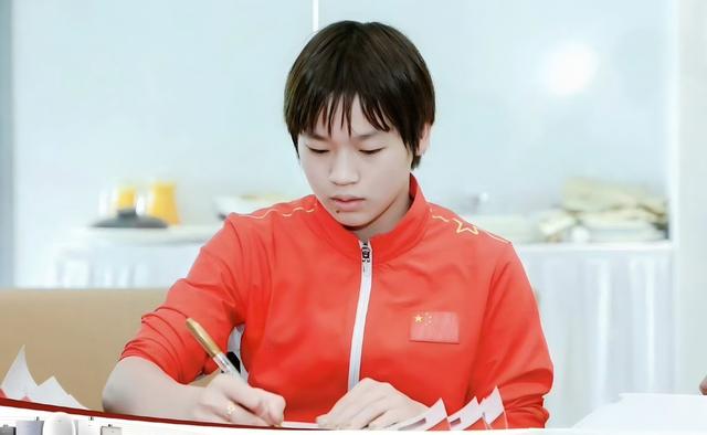 全红婵去暨南大学报道才2天，惨遭网友围攻，被嘲"没教养没文化"