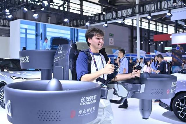 穿上飞行器，就能飞上千米高空！杭州造出全球首款“穿戴式飞行器”，最快明年上市