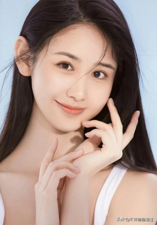 南京理工大学校花 万雨晗 拥有175cm超模身材和天使脸庞 好迷人