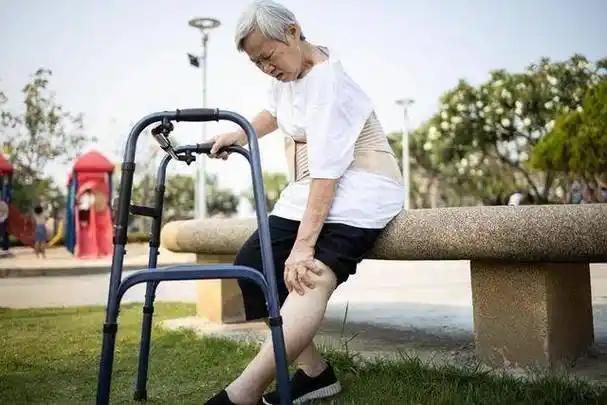 尿毒症死亡的人越来越多？医生警告：天热宁可吃冰棍，也别吃3物
