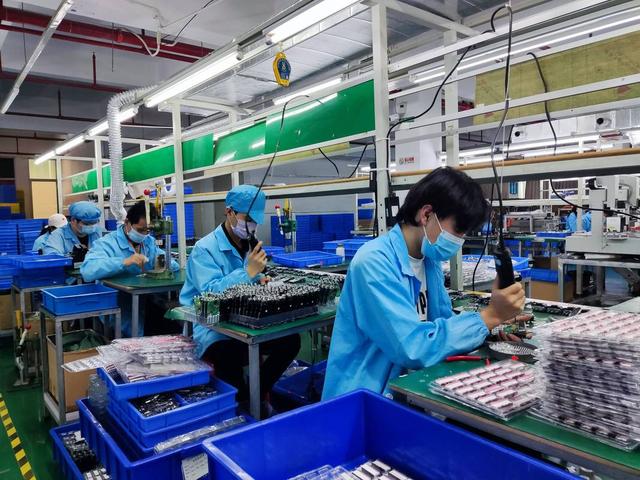 月薪过万却招不到人？三大行业陷入“用工荒”，年轻人为啥不愿干