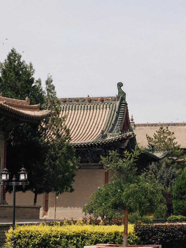 西夏皇家寺庙，35米绝美卧佛，国内仅存900年保留完好