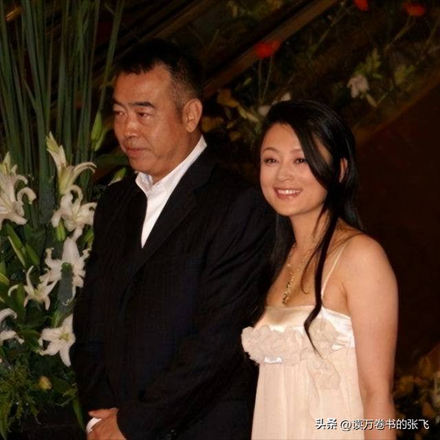 长得太美被导演占为己有，4年后生下大明星儿子，17岁就成男一号