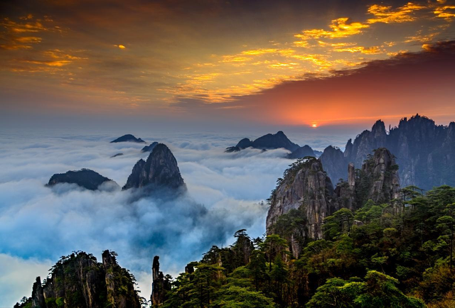 黄山也是名山，可为啥没挤进五岳之中呢？想进五岳榜有多难？