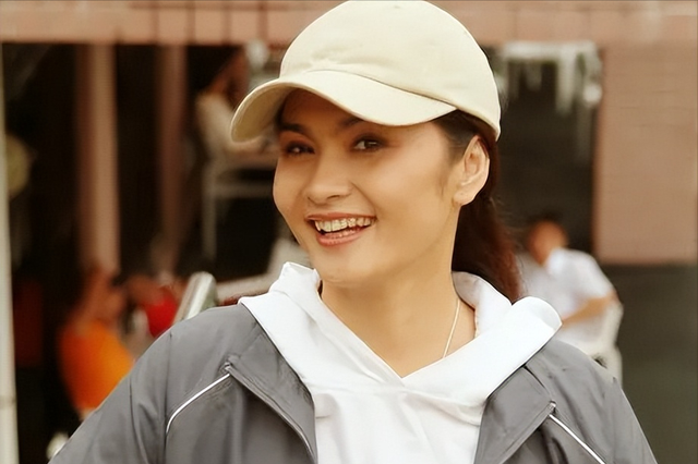 80年代家喻户晓的女演员，嫁给军委副主席儿子，离婚后混得如何？