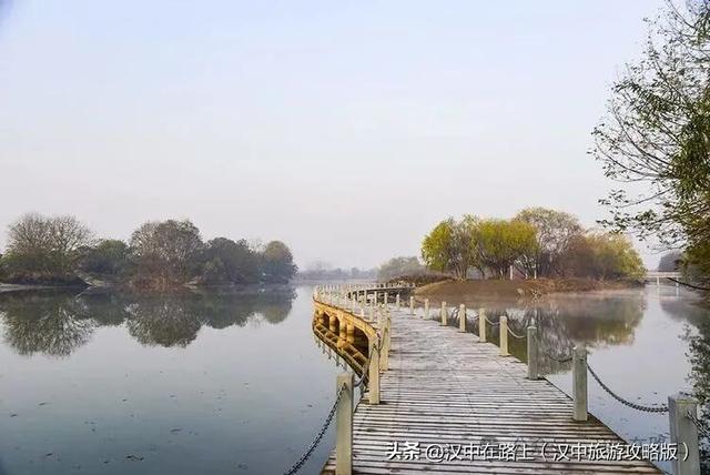 汉中汉江湿地晨景绝了！薄雾锁江，鸟戏江波，宛如仙境！