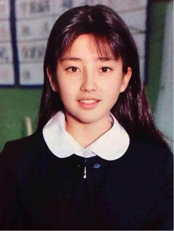 14岁被送上北野武的床，17岁拍写真，被操控半生50岁美貌再登热搜