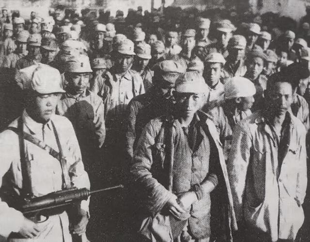 49年北平解放，毛主席接见四野将领，见一熟人惊呼：你当副军长了