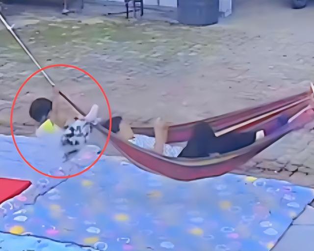 辽宁4岁女童走失后续！院内监控流出，网友炸锅：难怪能跑3公里
