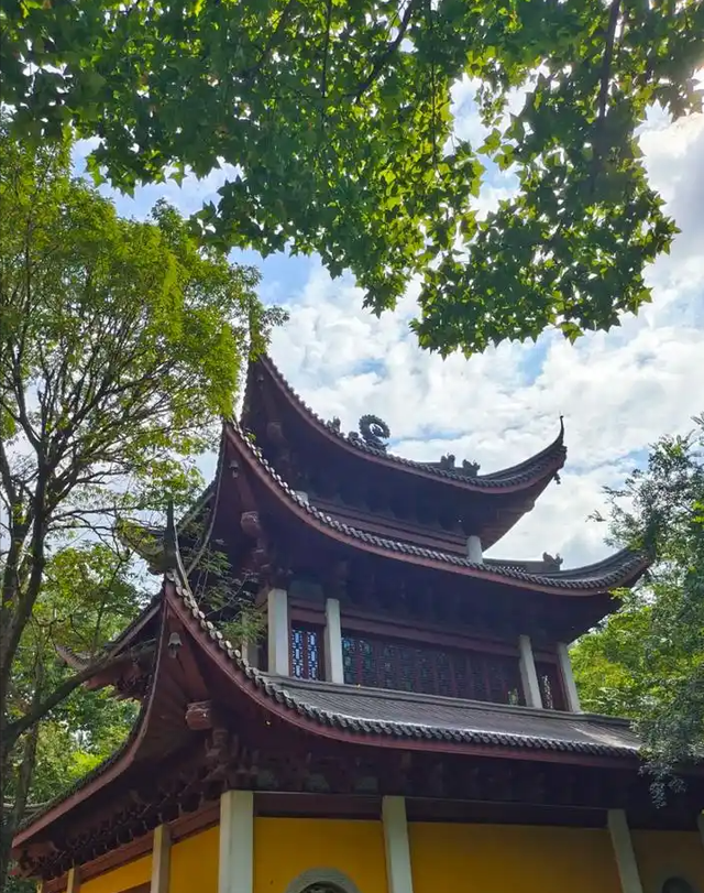 杭州灵隐12月免票！弃10亿收入，藏西湖23年智慧