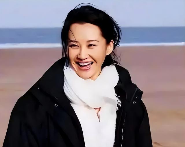 她一生 “风流成性、老少通吃”，撩汉无数，现如今56岁却依旧单身