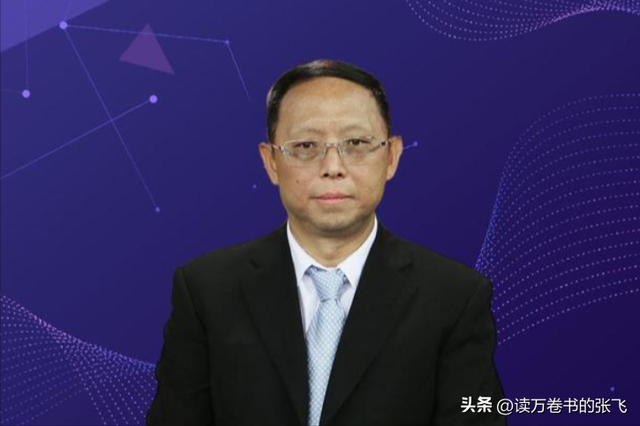 一家子全是美籍，却还在国内“捞金”，年赚4亿，账上还存有130亿