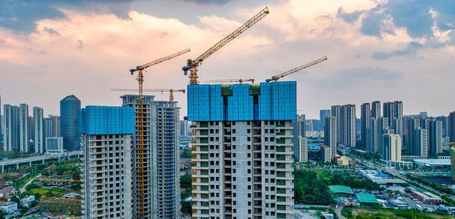 美联储年内第三次降息25个基点，但降息减速，对普通人有何影响？