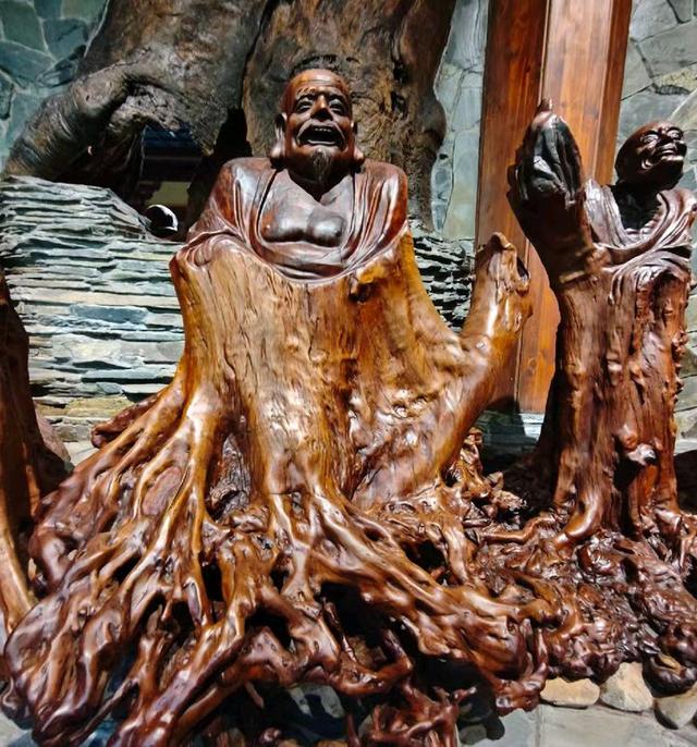 参观根宫佛国博物馆