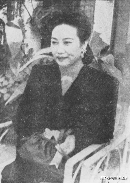 戴笠与胡蝶的真实影像，胡蝶一颦一笑妩媚动人，戴不怒自威