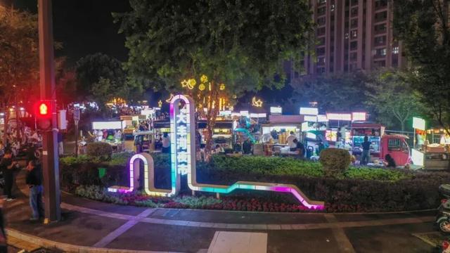 “你怎么知道王嘉尔来我家门口啦？”