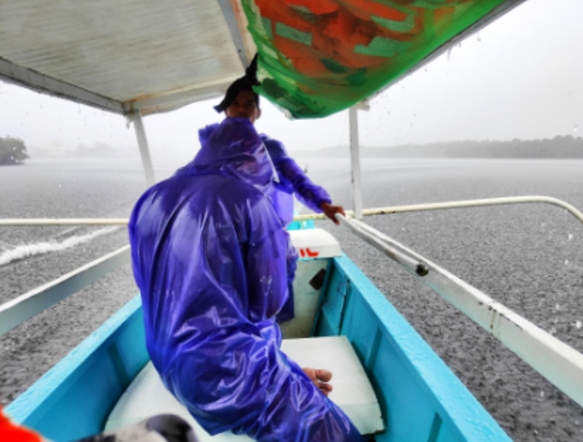 出大事了！菲律宾跟风亲美，国内民众齐声抗议，小马科斯兜不住了
