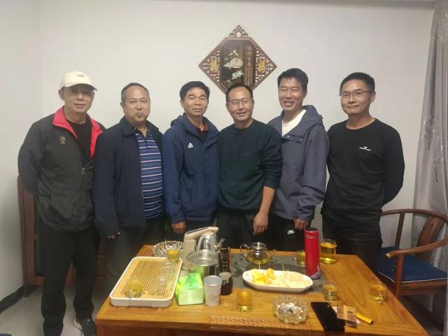 格桑花是西藏军旅的象征，凤凰花是战友深情的见证