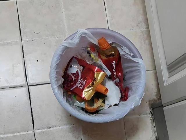 麻烦大了！不到48小时	，闫学晶再迎2大噩耗，代言下架老搭档遭殃