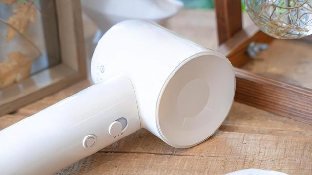 女性老得快的原因：勤洗头排第2，第1名很多姐妹都在做