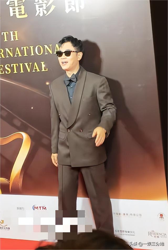 这和“真空”有啥区别，章子怡大胆穿衣，却没赢过保守的蒋勤勤