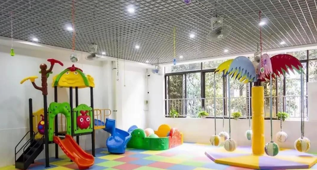 幼儿园全免费政策一发布，幼教市场瞬间“变天”！动了谁的蛋糕？