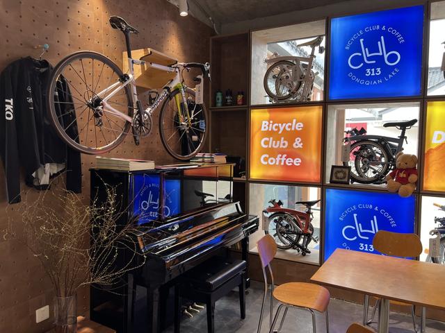 钱湖探店|骑行+咖啡，他找到了人生新赛道