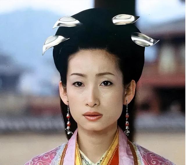 长得“歪瓜裂枣”，整得“美若天仙”，这5位女星都靠脸逆天改命