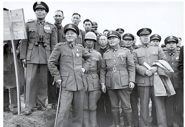 当年一个师长一个排长，28年后师长成为上将，排长却成为了大将