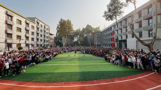 AI筑梦 创想未来——西北大学附属小学校园科技节开幕