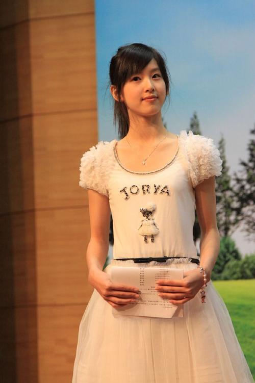 不装了！婚变传闻仅10天，31岁章泽天高调官宣喜讯，终于等到这天