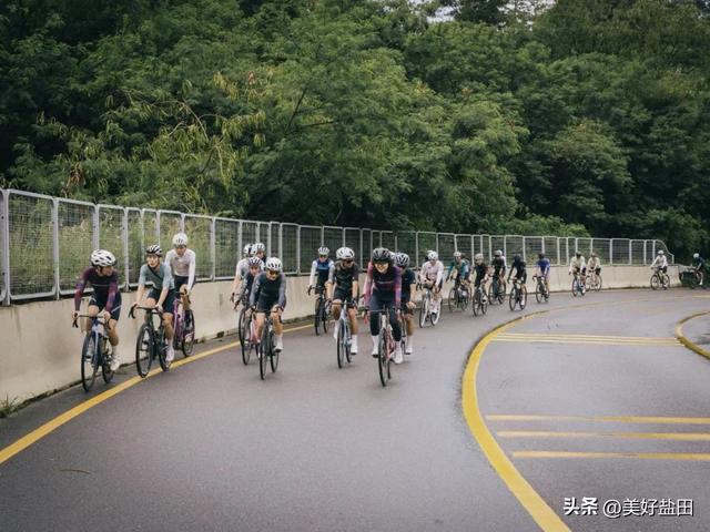 吹海风 . 听浪声 . 追日落！盐田骑行100%的治愈！